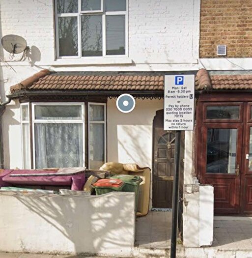 Semi-Detached House To Rent In Ferndale Road, London, E7