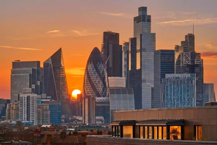 2 Bedroom Flat For Sale In Corner Place, Bethnal Green, E2