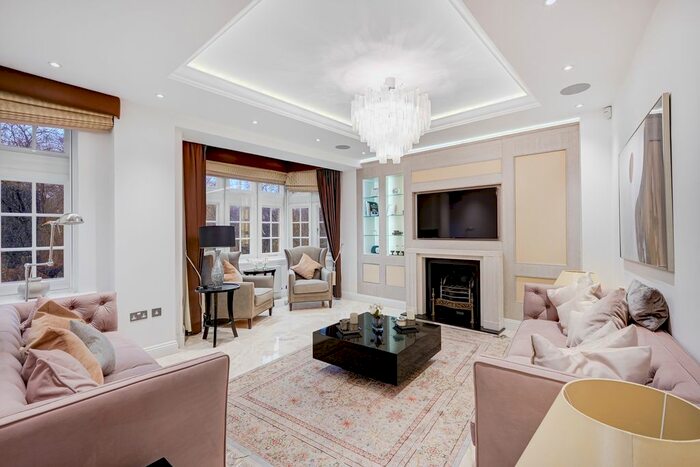 3 Bedroom Flat To Rent In Knightsbridge, London, SW1X