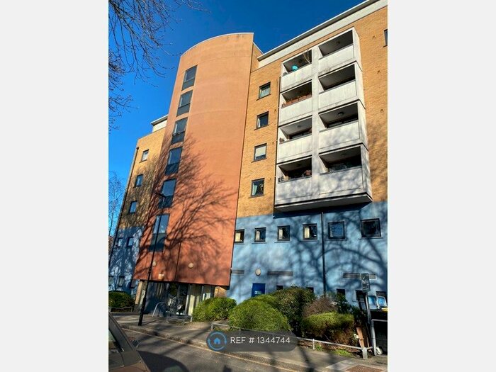 2 Bedroom Flat To Rent In Turners Court, London, N15