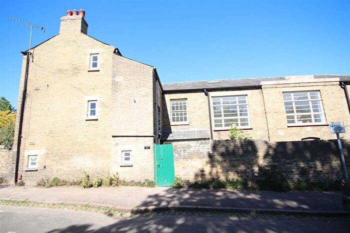 1 Bedroom Flat To Rent In Pound Hill, Cambridge, CB3