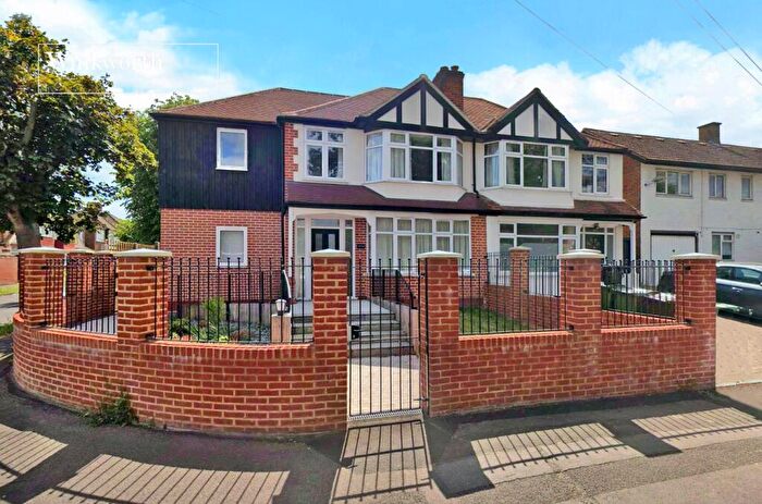 4 Bedroom Semi Detached House For Sale In Gander Green Lane, Cheam, Sutton, SM3