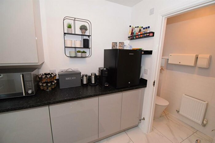 4 Bedroom Detached House For Sale In Coalburn Crescent, Crich, DE4
