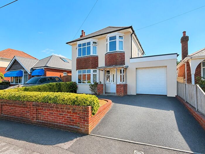 3 Bedroom Detached House For Sale In Beatty Road, Bournemouth, BH9