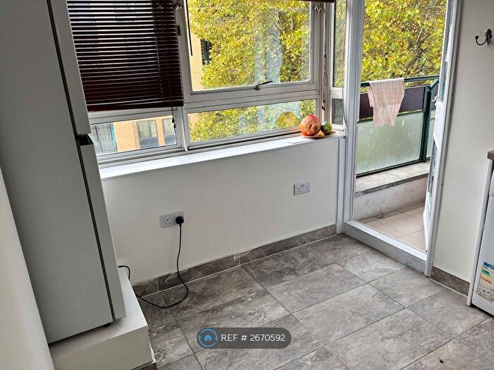 2 Bedroom Flat To Rent In Colechurch House, London, SE1