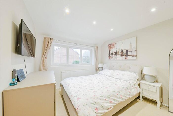 3 Bedroom End Of Terrace House For Sale In Archers Ride, Welwyn Garden City, AL7