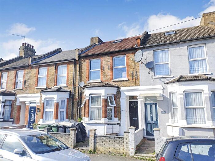 2 Bedroom Apartment For Sale In Claude Road, London, E10