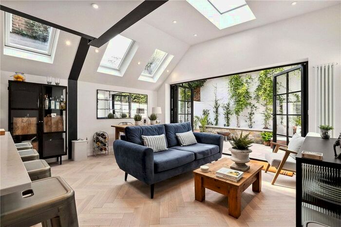 2 Bedroom Flat To Rent In Archel Road, London, W14