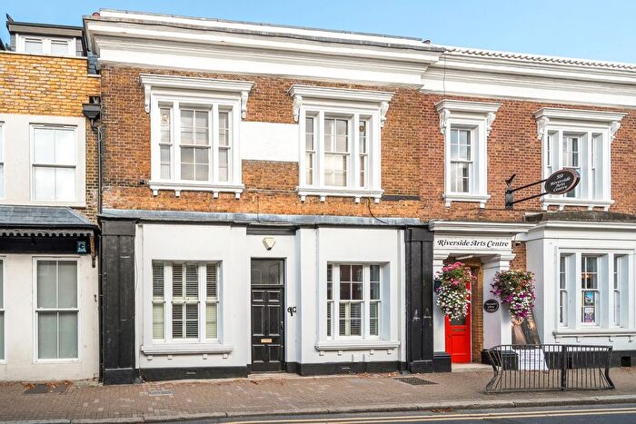 1 Bedroom Flat For Sale In Thames Street, Sunbury-On-Thames, TW16