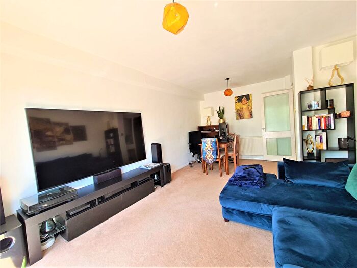 2 Bedroom Flat For Sale In Grange Road, Ealing, London, W5