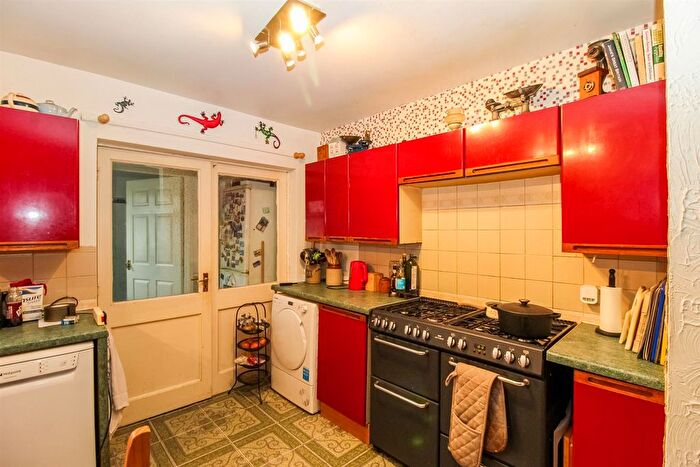 3 Bedroom Terraced House For Sale In Woodcock Street, Wakefield, WF1