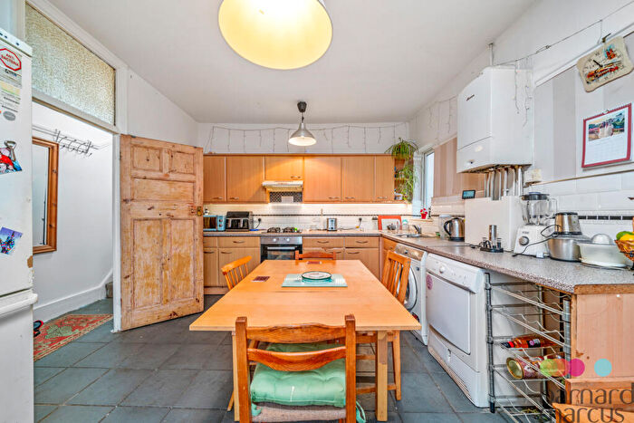 2 Bedroom Flat For Sale In Golders Way, London, NW11
