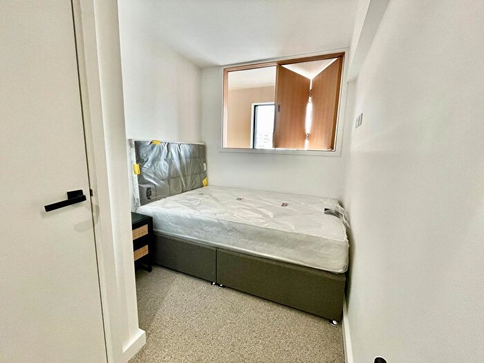 2 Bedroom Flat To Rent In Spinners Way, Manchester, M15