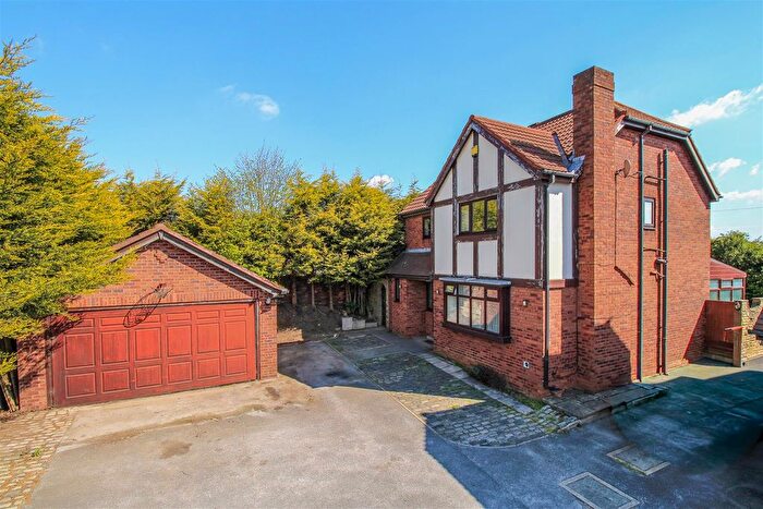 4 Bedroom Detached House For Sale In Chestnut Close, Horbury, Wakefield, WF4