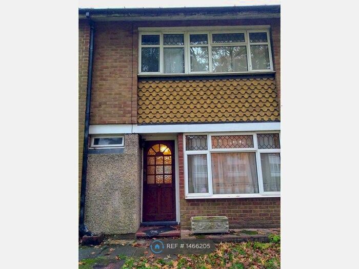 4 Bedroom End Of Terrace House To Rent In Beechtree Avenue, Englefield Green, Egham, TW20