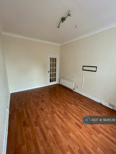 3 Bedroom Flat To Rent In Causewayside Street, Glasgow, G32