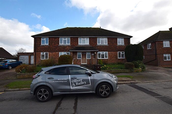 2 Bedroom Flat To Rent In Tollgates, Battle, TN33