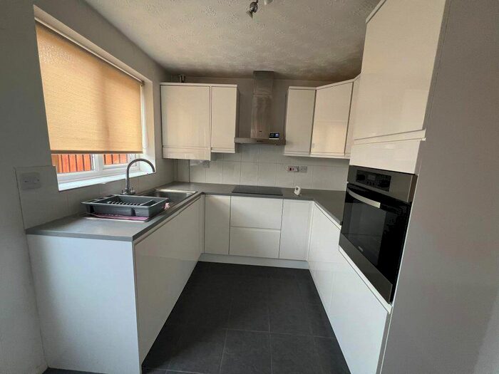 2 Bedroom House To Rent In Bed House St Nicholas Close, PE21