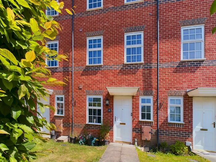 4 Bedroom House To Rent In Beckett RoadCoulsdonSurrey, CR5