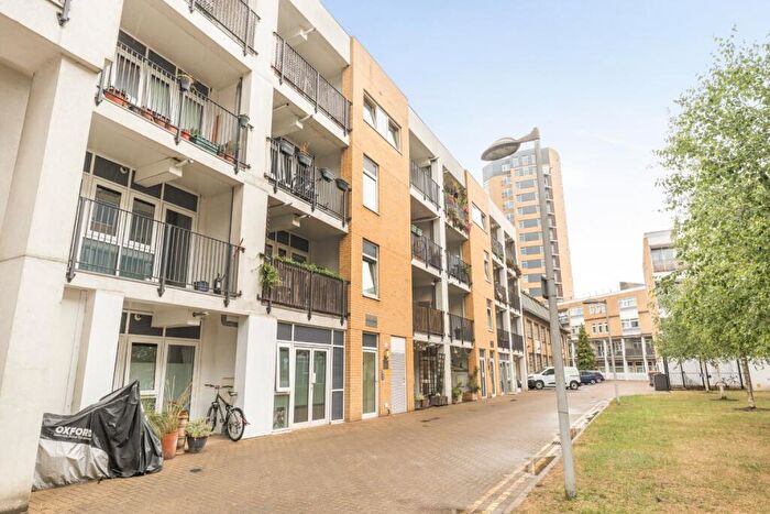 1 Bedroom Apartment For Sale In Hacon Square, London Fields, E8