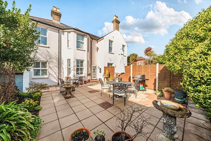 2 Bedroom Flat For Sale In Sinah Lane, Hayling Island, PO11