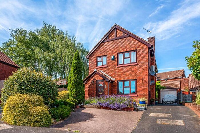 4 Bedroom Detached House For Sale In Angelo Close, Waterlooville, PO7