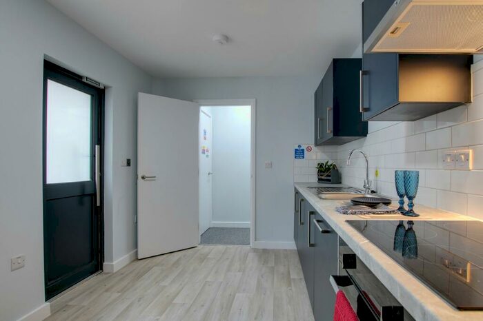 2 Bedroom Apartment To Rent In A Clarendon Park Road, Clarendon Park, LE2