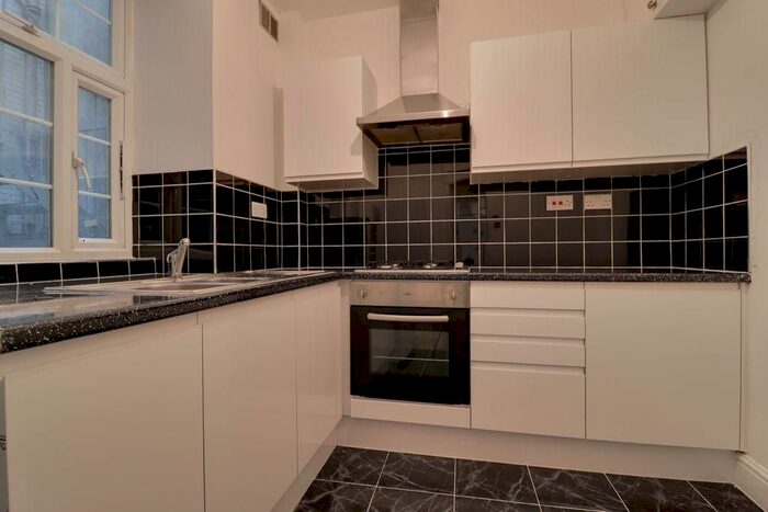 4 Bedroom Flat To Rent In Queensway, London, W2