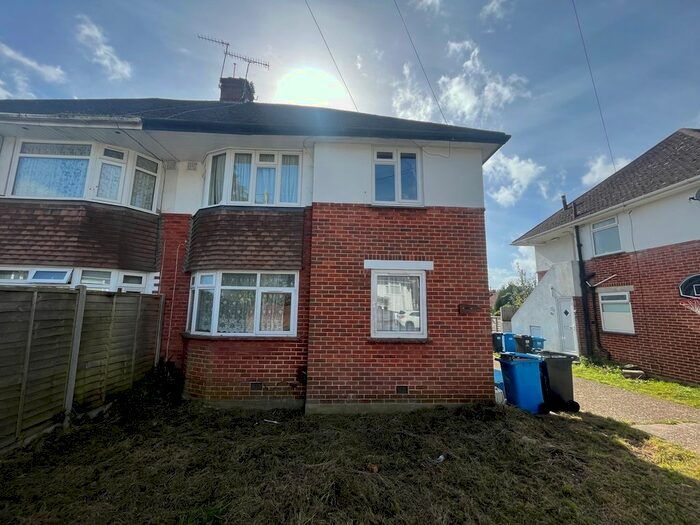 2 Bedroom Flat To Rent In Wharfdale Road, Poole, BH12