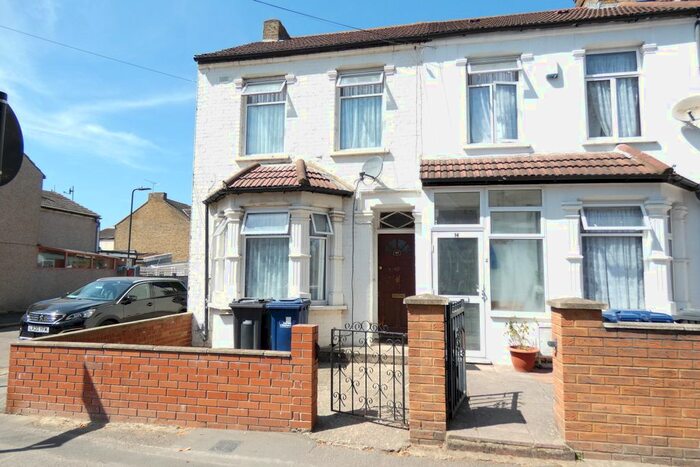 3 Bedroom End Of Terrace House To Rent In Florence Road, Southall, UB2