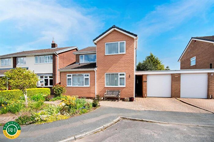 3 Bedroom Link Detached House For Sale In Pinfold Close, Tickhill, Doncaster, DN11