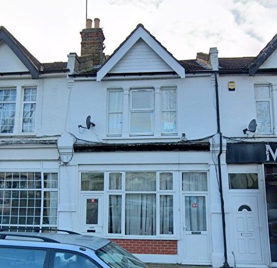 2 Bedroom Flat To Rent In Station Road, London, W7