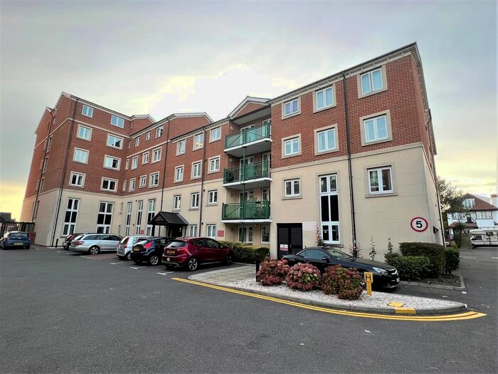 1 Bedroom Property To Rent In Hamlet Court Road, Westcliff-On-Sea, SS0