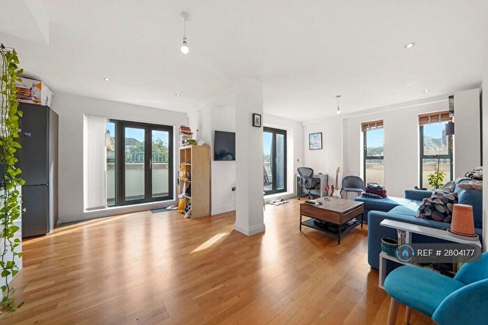 2 Bedroom Penthouse To Rent In Woodseer Street, London, E1