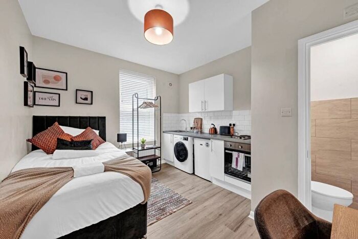 1 Bedroom Studio To Rent In Wightman Road, Haringey, London, N8