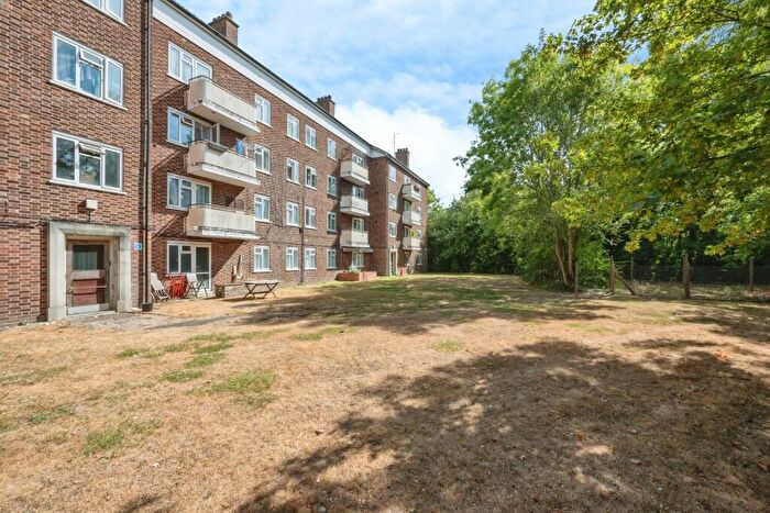 2 Bedroom Flat For Sale In Sheephouse Way, New Malden, KT3