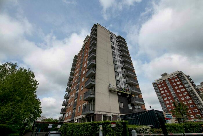 2 Bedroom Apartment To Rent In Lakeside Rise, Blackley, M9