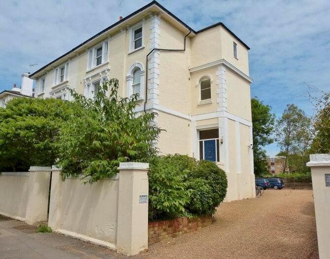 1 Bedroom Flat To Rent In Uxbridge Road, Kingston Upon Thames, KT1