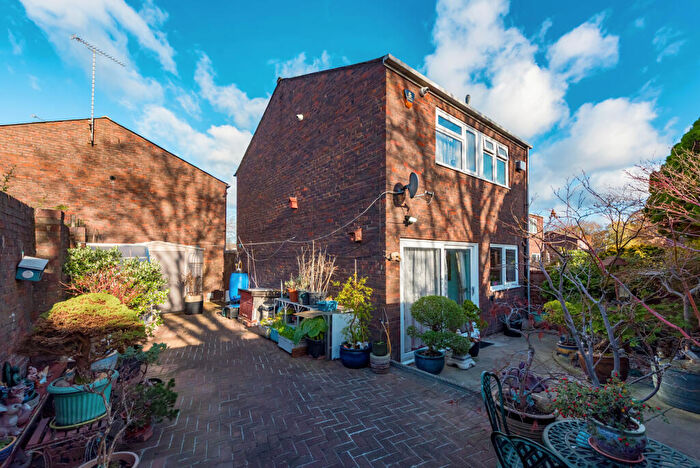 2 Bedroom Semi Detached House For Sale In Carmarthen Close, Farnborough, GU14