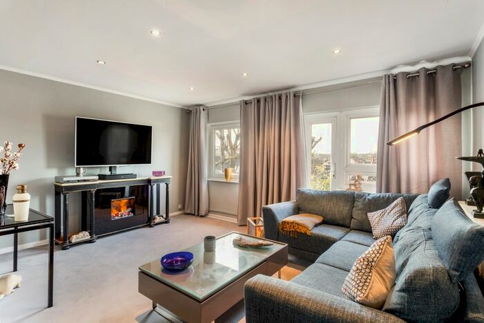 2 Bedroom Flat To Rent In Cambridge Road, Norbiton, Kingston Upon Thames, KT1