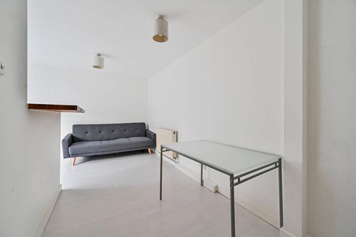 2 Bedroom Flat To Rent In The Heights, Charlton, London, SE7