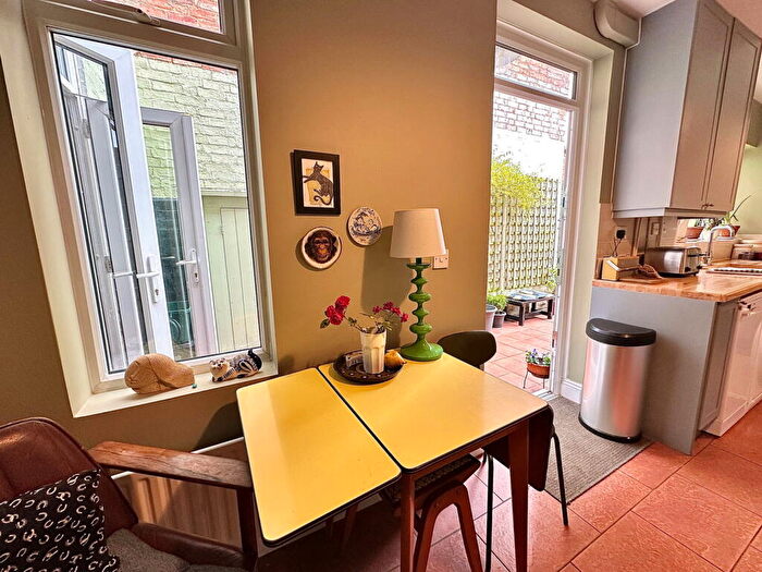 3 Bedroom Terraced House For Sale In Holly Road, Abington, NN1