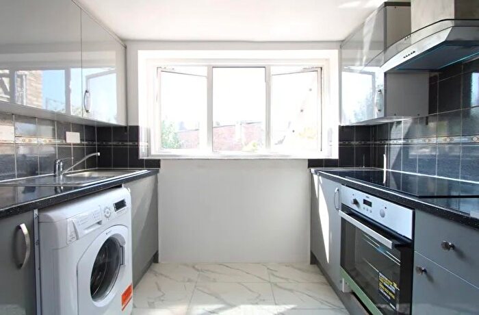 4 Bedroom Terraced House To Rent In Undine Street, Tooting Broadway, SW17