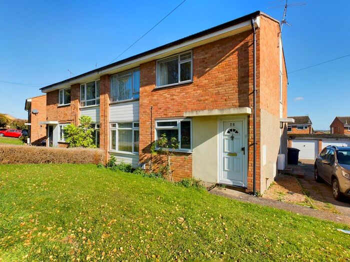 2 Bedroom Maisonette To Rent In Bowmans Avenue, Hitchin, SG4