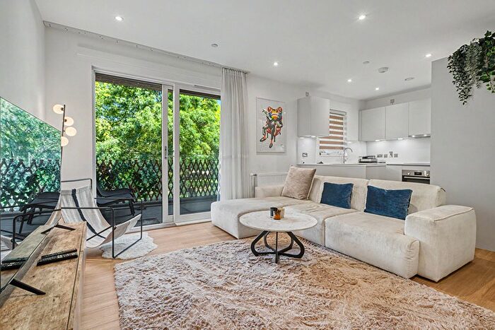 2 Bedroom Flat For Sale In Lever Street, London, EC1V