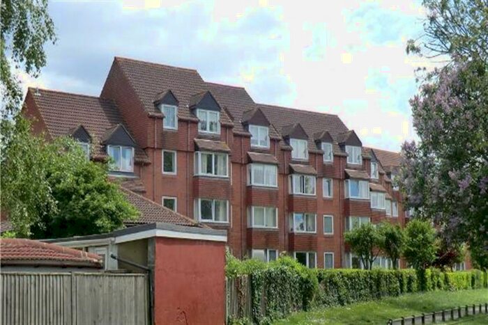 1 Bedroom Flat To Rent In Home Spinney House, River View Road, Bitterne Park, Southampton, SO18