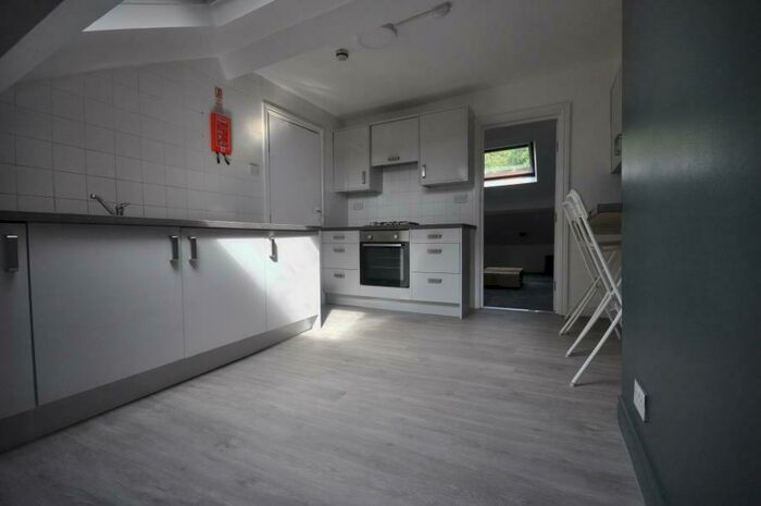 1 Bedroom Flat To Rent In Kensington Terrace, Hyde Park, Leeds, LS6