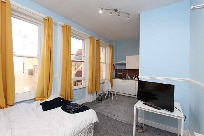 Studio To Rent In Castletown Road, West Kensington, W14