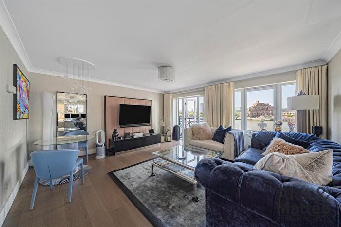2 Bedroom Flat For Sale In King And Queen Wharf, Rotherhithe, SE16