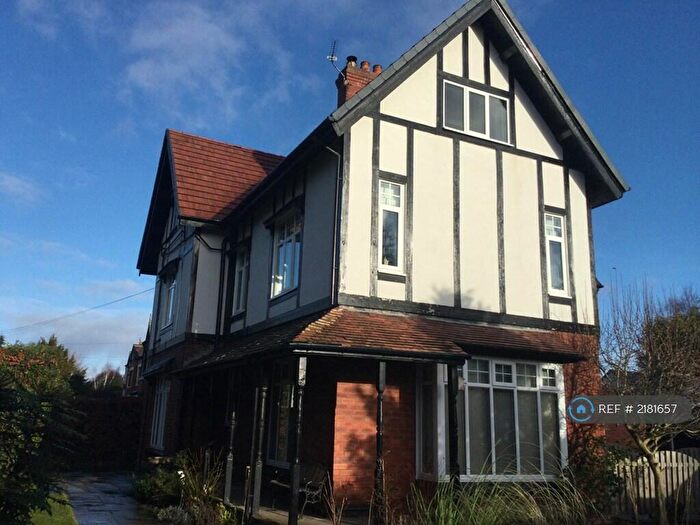 2 Bedroom Flat To Rent In Lidgett Lane, Leeds, LS8